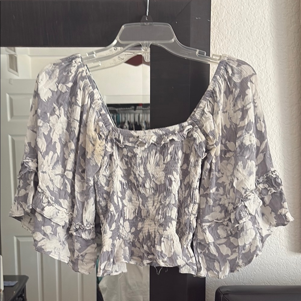 Gray and White Flutter Sleeve Crop Blouse